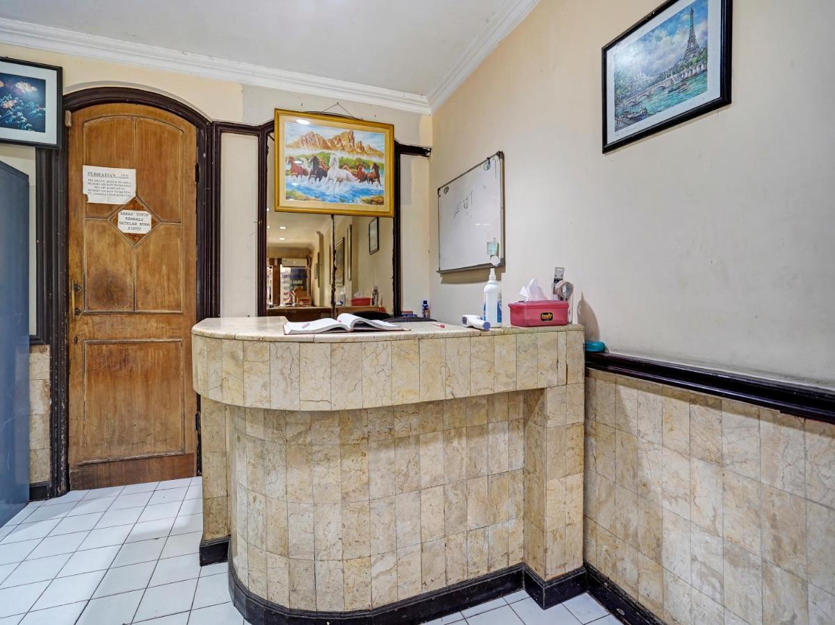 Spot On 90147 Gosepa Ambengan Plaza Hotel Surabaya Exterior foto